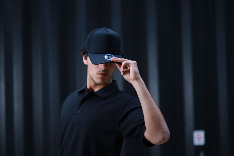 Picture of INIVI CLASSIC TRUCKER WITH SEAMLESS MESH - SNAPBACK