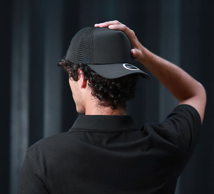 Picture of INIVI CLASSIC TRUCKER WITH SEAMLESS MESH - SNAPBACK