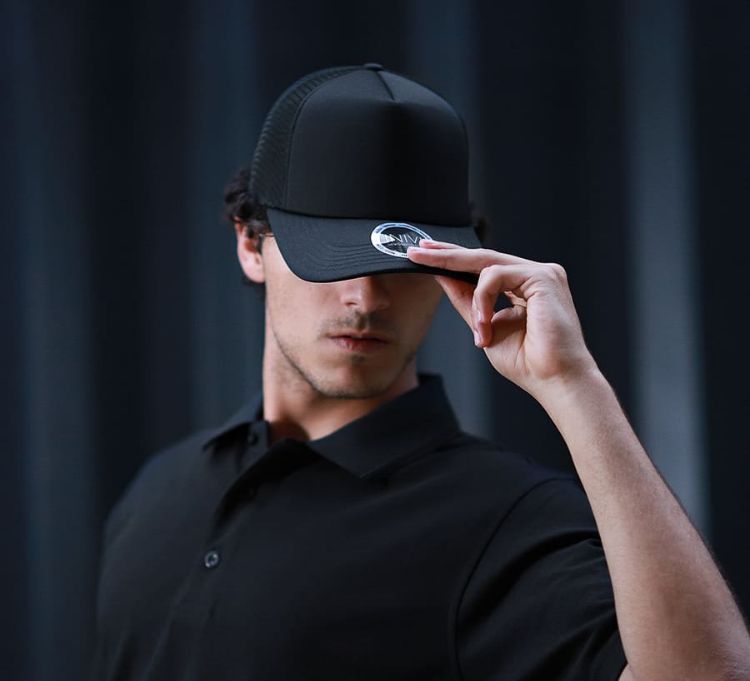 Picture of INIVI CLASSIC TRUCKER WITH SEAMLESS MESH - SNAPBACK